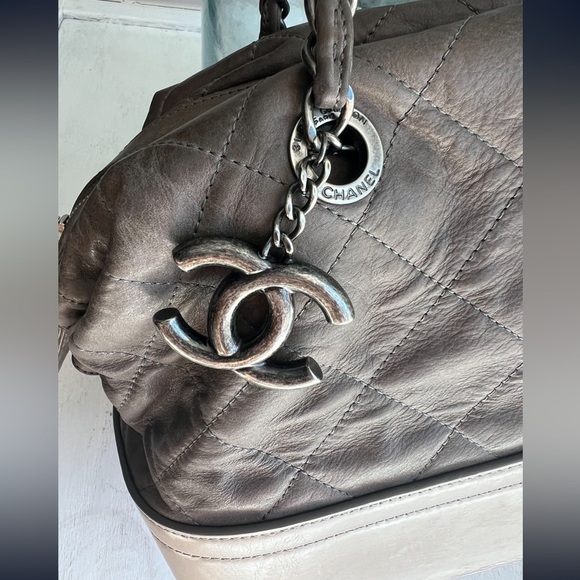 Chanel two tone quilted leather bowling bag - Picture 2 of 12